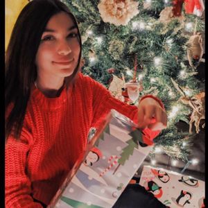 Meet your Posher, Dinorah